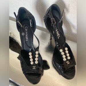 CHANEL python black Heels with Pearl Detail exotic vintage 39.5